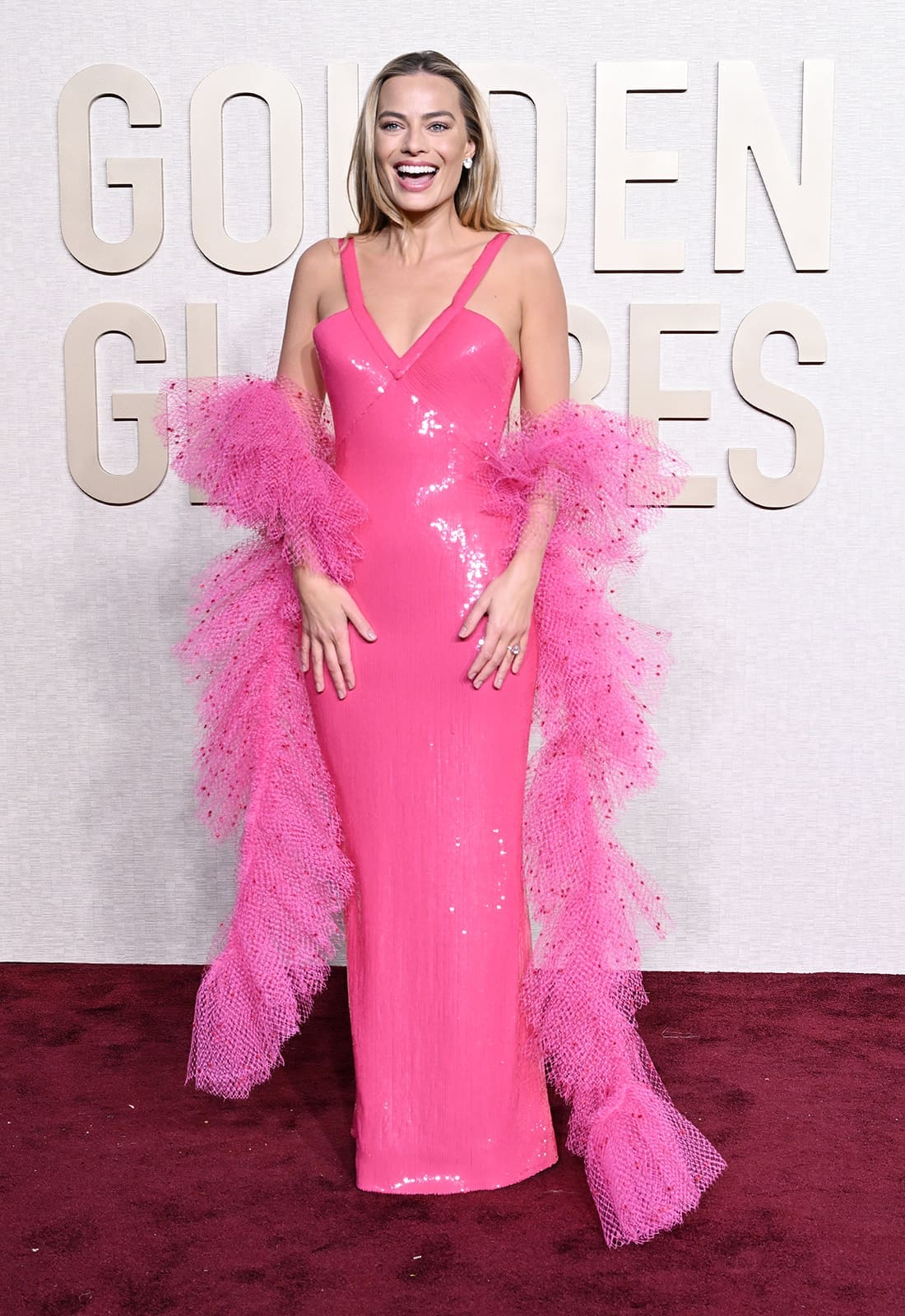 margot robbie golden globes 2024