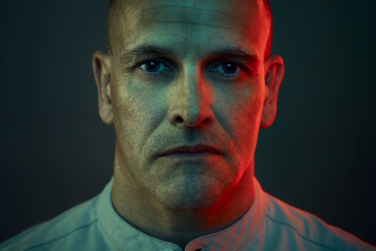 a mirror jonny lee miller