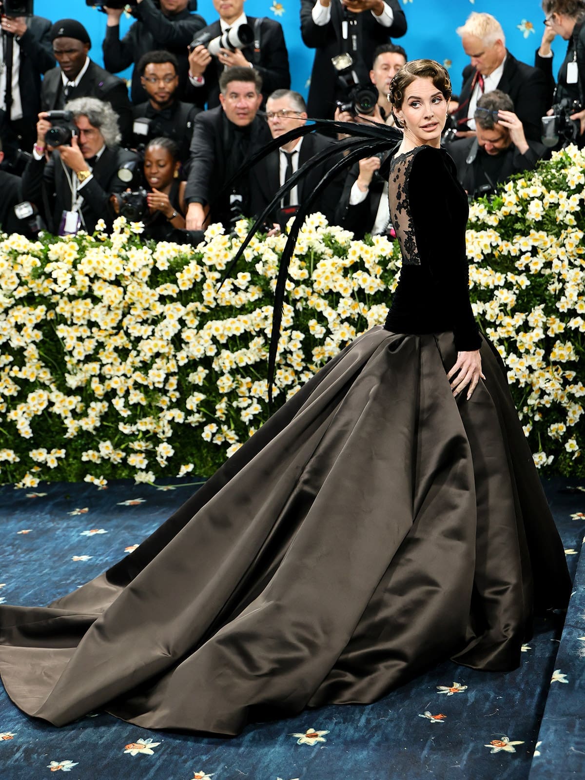 lana del rey valentino met gala