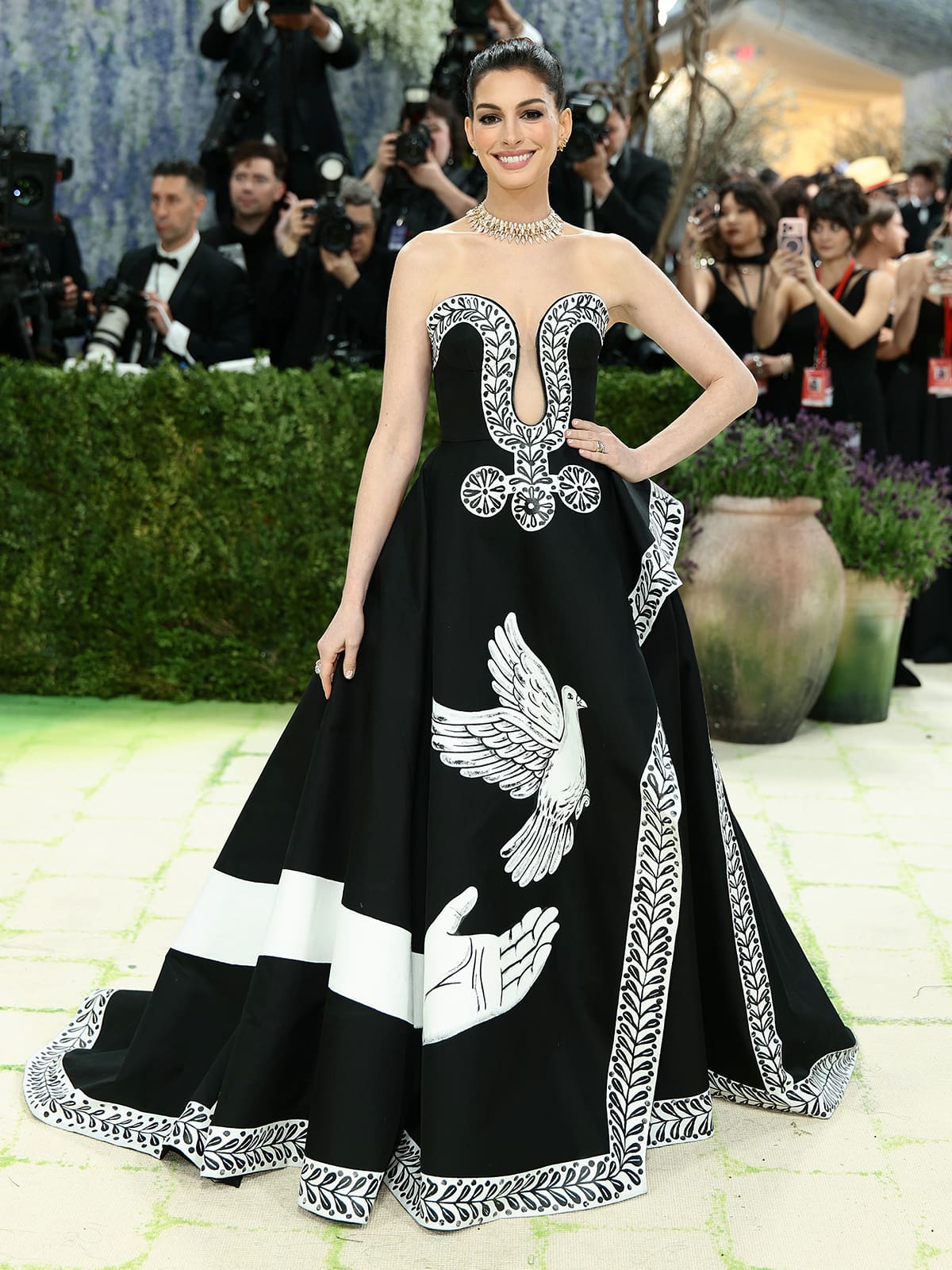 anne hathaway met gala 2026