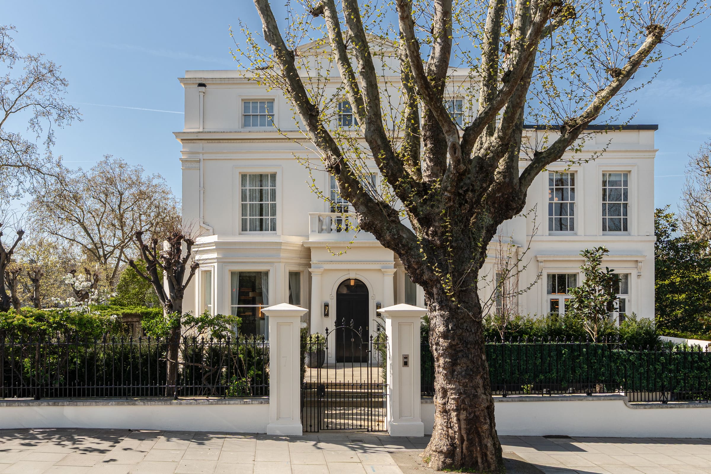 Chic city homes for sale in London