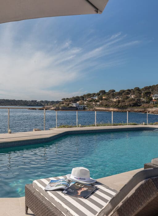 villa pieds dans l'eau